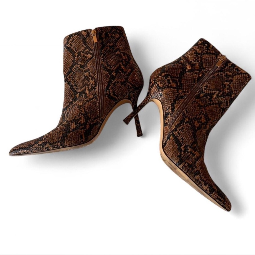 SOLD❌ Textured Snakeskin Ankle Boots